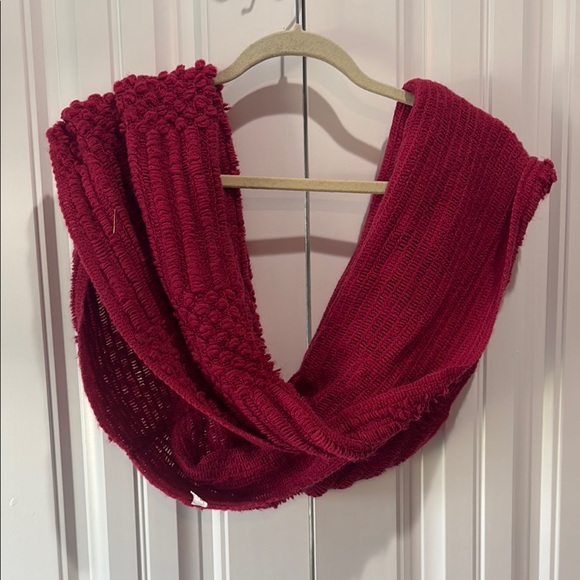 Women’s pink Knit Scarf - Picture 1 of 1
